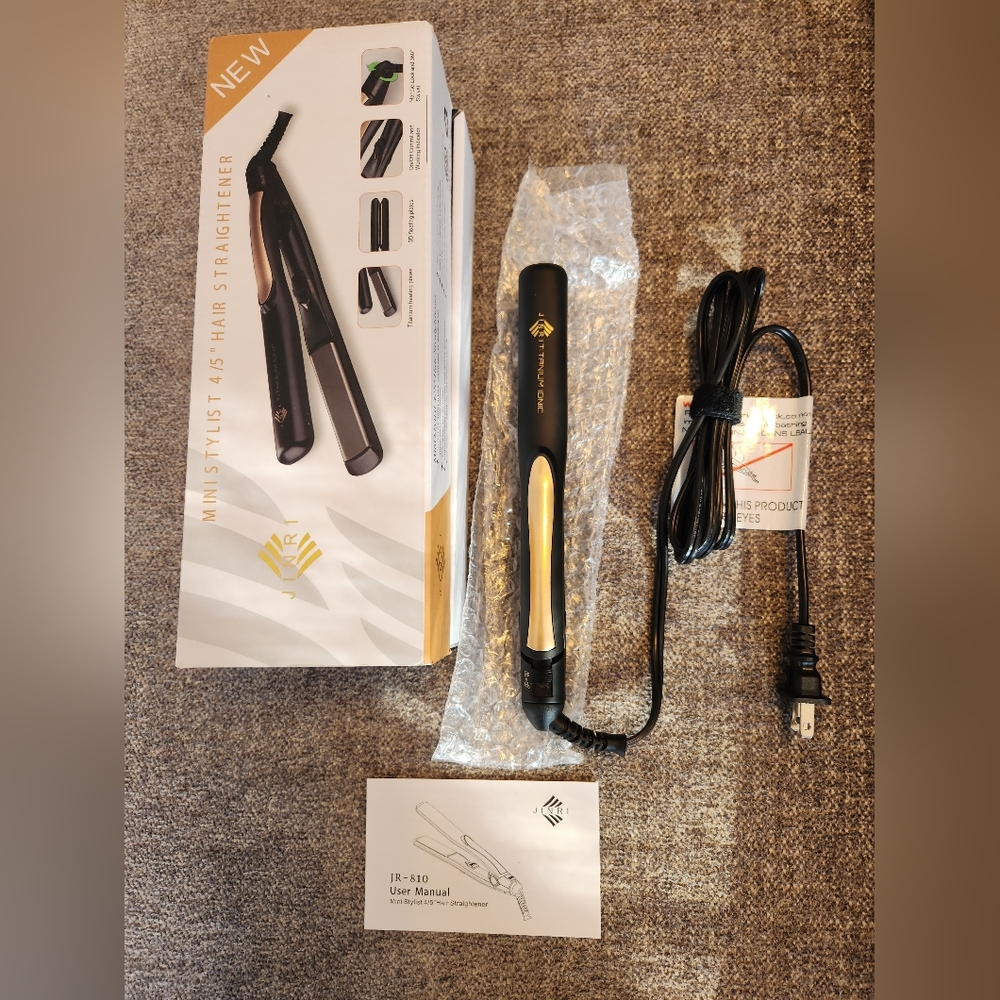 NWOT Woman's Mini Hair Iron